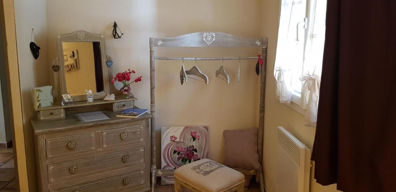 Fenetre Sur Les Alpilles Bed & Breakfast Saint-Martin-de-Crau Dış mekan fotoğraf