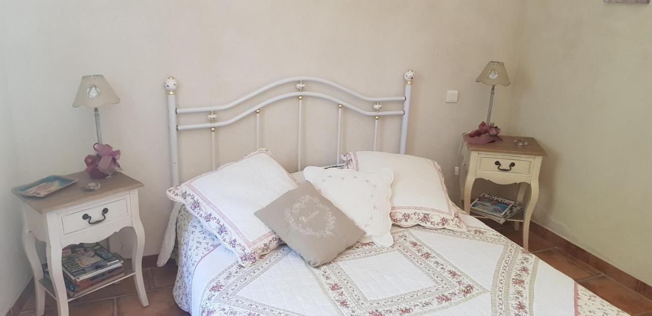 Fenetre Sur Les Alpilles Bed & Breakfast Saint-Martin-de-Crau Dış mekan fotoğraf