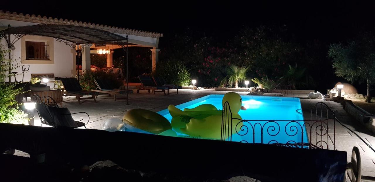 Fenetre Sur Les Alpilles Bed & Breakfast Saint-Martin-de-Crau Dış mekan fotoğraf