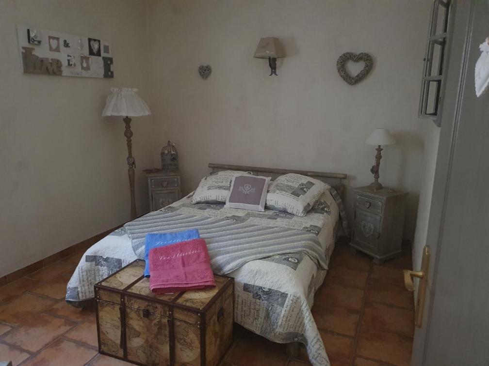 Fenetre Sur Les Alpilles Bed & Breakfast Saint-Martin-de-Crau Dış mekan fotoğraf