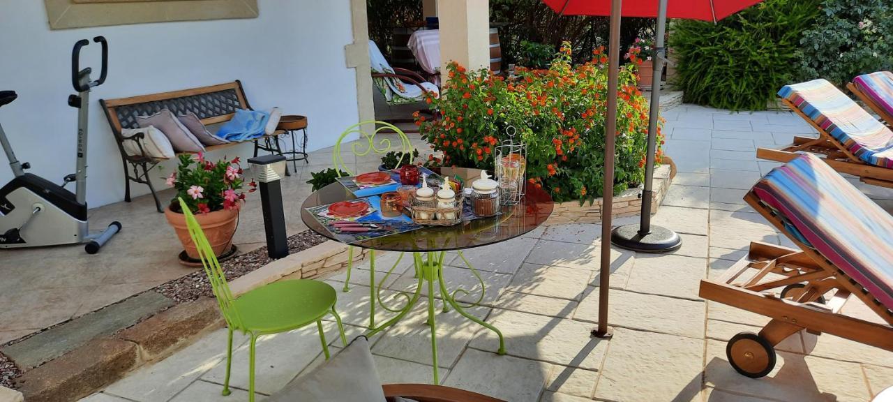 Fenetre Sur Les Alpilles Bed & Breakfast Saint-Martin-de-Crau Dış mekan fotoğraf