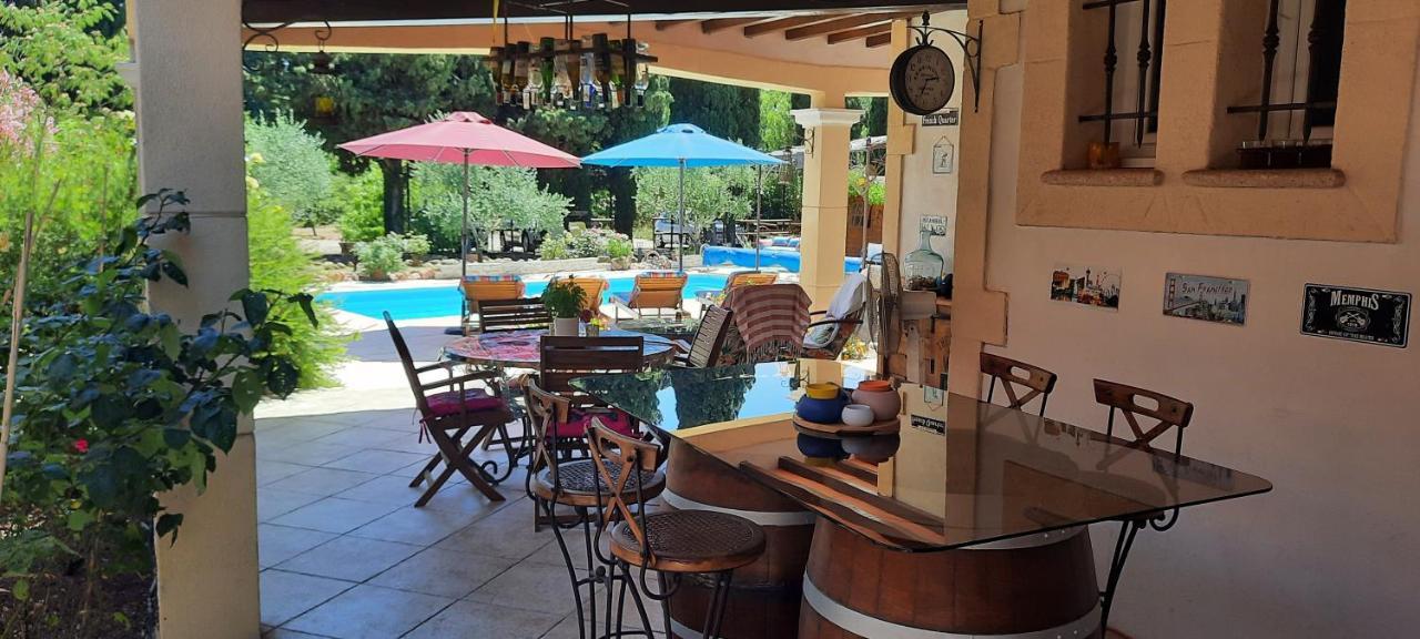Fenetre Sur Les Alpilles Bed & Breakfast Saint-Martin-de-Crau Dış mekan fotoğraf